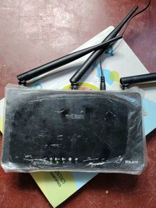 D Link DIR 819 750 Router , Original Adapter &amp; Box