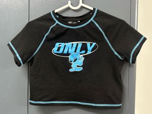 ONLY Graphic Crop Top