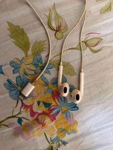 Apple EarPods with Lightning Connector