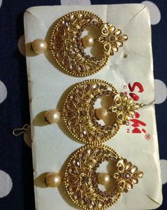 (Earrings And Bindi Set)Elegant Indian Jewellery..