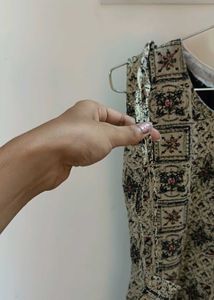 Patterned Sleeveless Kurta