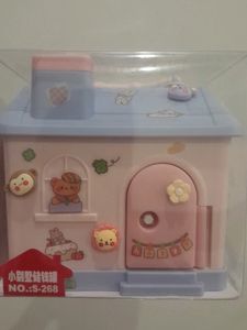 Hut Piggy Bank W Lock Key