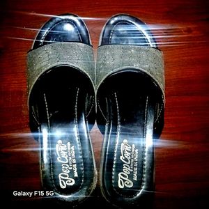 Popcorn Black Wedge Sandals