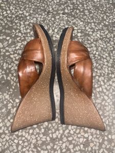 Brown Knot Detail Wedges