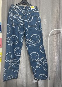 H&amp;M Smiley High Jeans