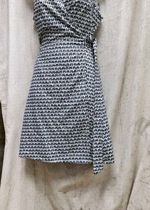 1749. Chic Print Wrap Dress