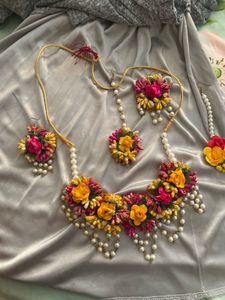 Free Mangtika With Haldi Set