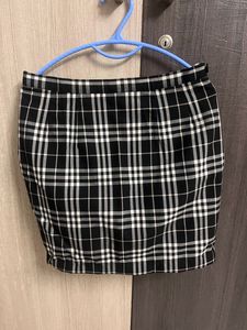 Korean Black And White Check Skirt