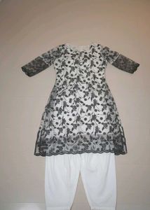 Elegant Floral Embroidered Kurta