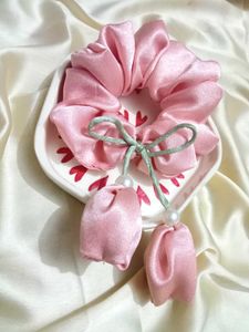 Tulip Pearl Scrunchie