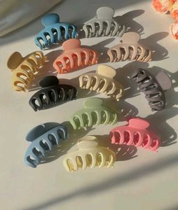 Set Of 2 Grip Hair Claws! 🍢