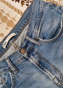 Zara Light Wash Jeans - Size 30