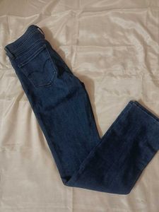 Levis Straight Fit Blue Jeans