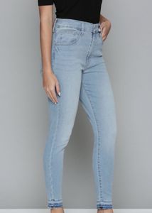Light Wash High-Waisted Jeans