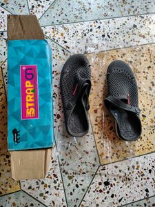 New With Tag And Pack Crogs Black Size 6