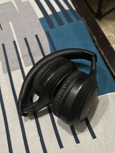 Black Wireless Headphones