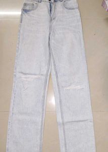 Ripped Light Wash straight fit Jeans