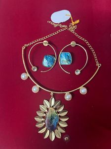 Golden Hasli With Colored Barook