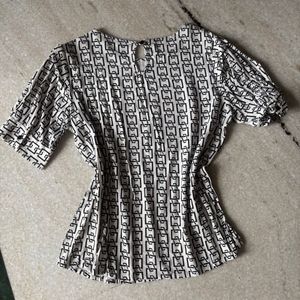 Chain-Print White &amp; Black Top