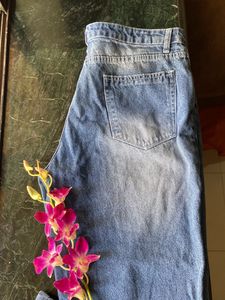 everyday dark blue denim with straight fit