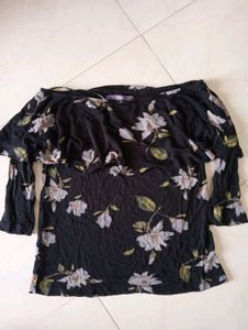 BLACK FLORAL TOP🖤
