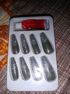 Sparkly Press-On Nails