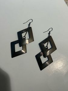 Elegant Black Geometric Drop Earrin