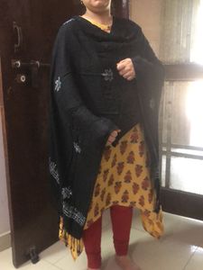 Combo Of Black And White Stoles