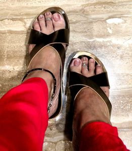 Sleek Black & Gold Criss-Cross Slides