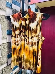 Women Sleeve Less Brown Printed Top