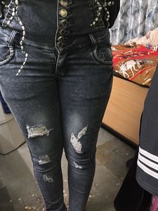 New 6 Botton High Waist Jeans