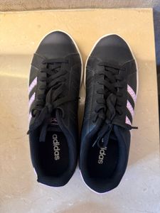 Adidas Sneakers With Side Detailing
