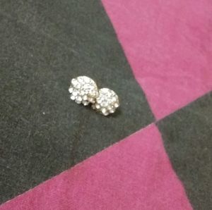 🎀🔥New With Tag 🌸Price 🎁 Drop💥Cute Studs Earrings