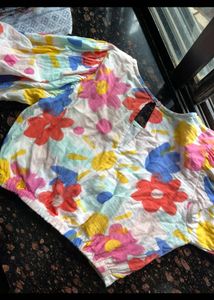 Floral balloon sleeves top