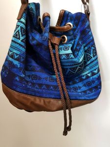 Fastbrack smart sling bag