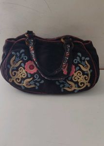 EMBRODERIED HAND BAG