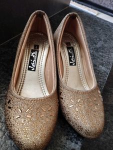 Sparkly ✨✨Gold Ballet Flats🎀