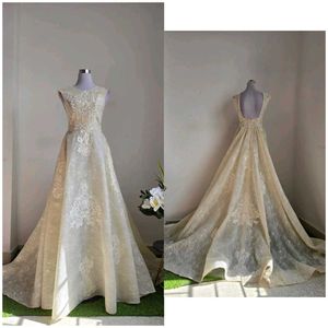 Cream wedding gown with pocket