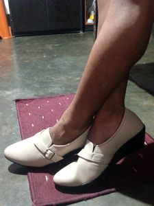Women Stylish Shoes 🥿