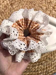 double layerd scrunchie