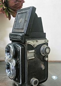 Vintage YASHICA 635 TLR Camera.