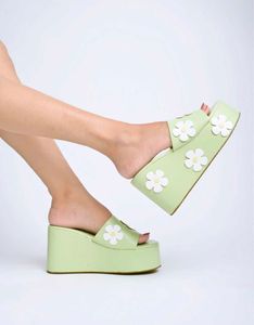 New Shoetopia Floral Green Wedges/ 👠 Heels