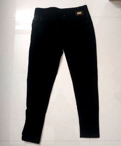 Women Black Narrow Jeans
