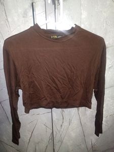 Full sleeves cropped top