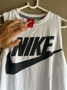Nike Sleeve Less