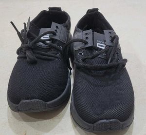 Trending New Black Sports Shoes Juta For Men