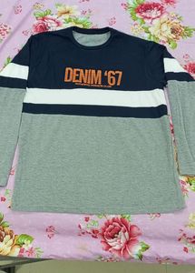 DENIM T SHIRT IN SUPER CONDITION