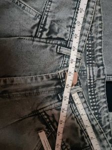 Women  Fade Relaxed Tapered Mom Jea