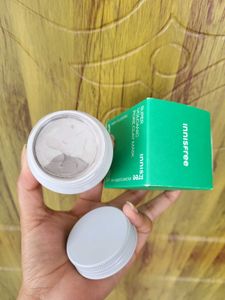 Innisfree Volcanic Pore Clay mask