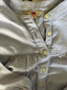Blue Levi’s top